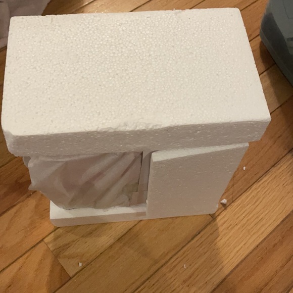 NIB Adorable 4drawer contemporary jewelry chest. - Picture 11 of 15